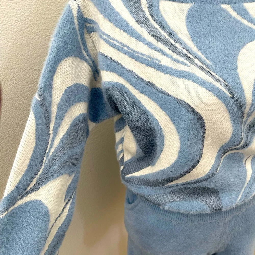 sweater with soft matching short. NWT - Picture 5 of 6